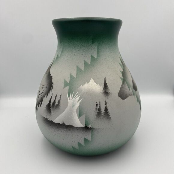 Cedar Mesa Wolf Vase, Vintage Native American Southwest Folk Art Pottery - Picture 4 of 9